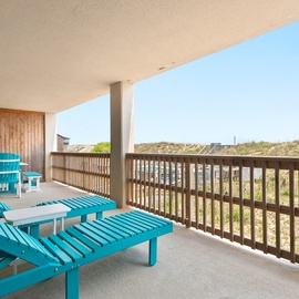 H103S: A Wave From It All | Private Balcony