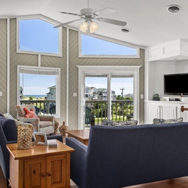 SN2712: Beach Dugout | Top Level Living Area