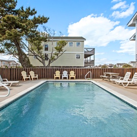 DU702: C And Sky | Private Pool Area