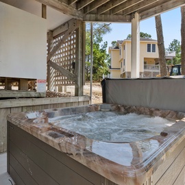 M852: Poni's Place | Hot Tub