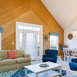 SR409: Finn Tales | Top Level Living Area