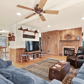 GR3333: Teacher's Lair l Mid Level Living Area - Fireplace Not Available For Guest Use