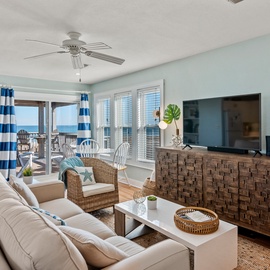 SC06: Wright Nice View | Living Area