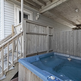 NH6304: Life Is Good l Hot Tub