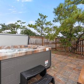 JR3103: Raven's Nest | Backyard w/ Hot Tub