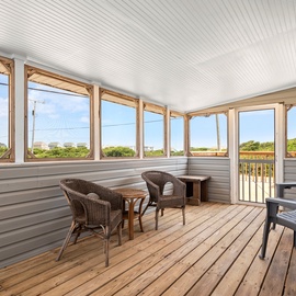KDN4116: The Wright View l Screened Porch