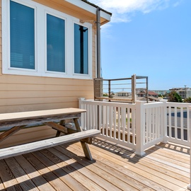 OW04: Southern Comforts l Top Level Sun Deck