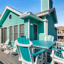 OSO23: Robyn's Nest | Top Level Sun Deck