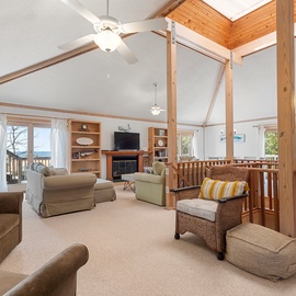 DU408: Moby Duck | Top Level Overview - Fireplace Not Available For Guest Use