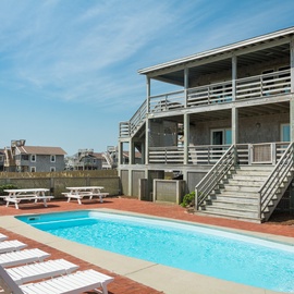SN22: Fearing Cottage l Pool Area