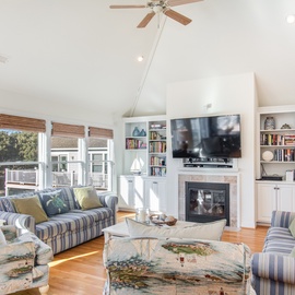 HK64: Bluebird l Mid Level Living Area