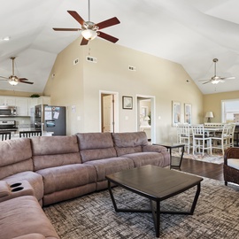 CCV04: Pelican Cove l Top Level Living Area