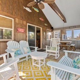 DU501: Hostetler | Screened Porch