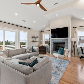 DU01: Makai NéNé | Top Level Living Area