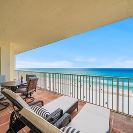 Unwind on your private balcony and let the endless ocean horizon become your daily view. Feel the sea breeze, hear the waves, and watch the turquoise water stretch to the sky—your perfect coastal escape awaits.