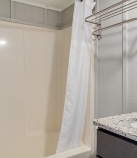 TH10: The Red Drum - Bathroom