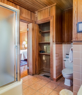 Billys-Room-Bath