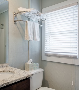 SSM13: Spring Suit - Bathroom