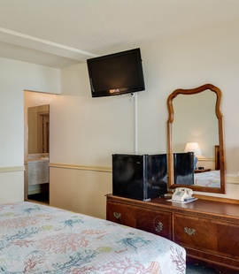 The Anchorage Inn | King Bed