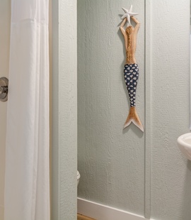 TH06: The Yellowfin  - Bathroom