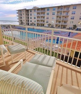 Feel the great weather on this balcony with an ocean view