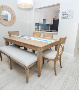 Cozy dining room for 6
