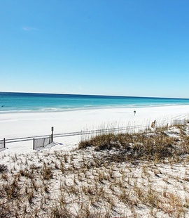 Spectacular Beaches in front of Mainsail! 