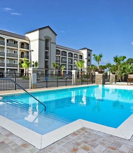 Pool at Alerio