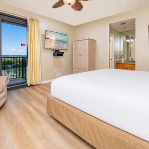 Your king master suite allows you to rest peacefully beside the balcony where you watch clouds drift above treetops