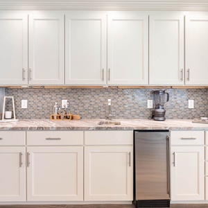 Grab a chilled drink from the fridge, blend a smoothie, or create your favorite cocktail at the wet bar