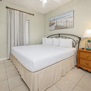 Drift into restful slumber in this king guest suite, complete with soft bedding and coastal-inspired decor