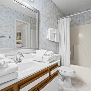 Indulge in refreshing mornings in the bath, where fluffy towels await after your beach days