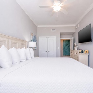 Cozy up in the king guest suite with your favorite show or a movie and enjoy a relaxing stay