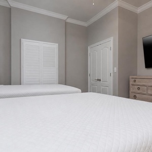 Lie back on the queen bed, stream a show on the wall TV, and rest in this guest suite after a day at the beach