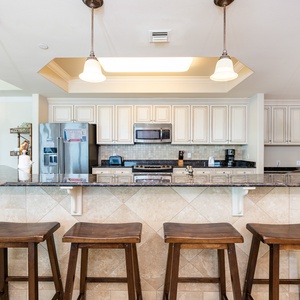 Wake up with morning coffee at the breakfast bar and get ready for a beach day in this stylish space