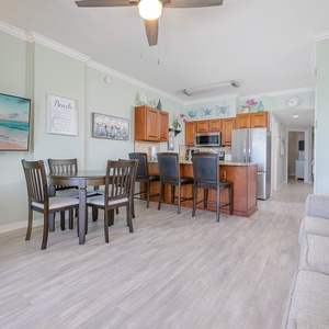 Royal Palms 1404-13