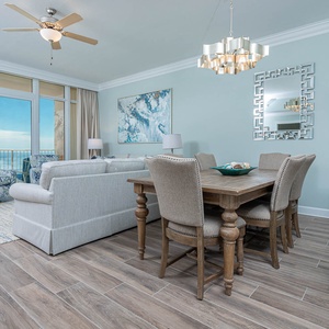 Enjoy quality time together around the dining table, surrounded by coastal decor and a refreshing atmosphere