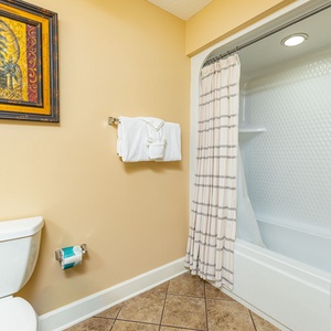 You will feel refreshed in the guest bath with a calming bath after a busy day on the coast