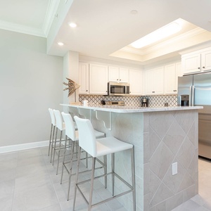 Sip your morning coffee at the breakfast bar and get ready for a beach day in this stylish space