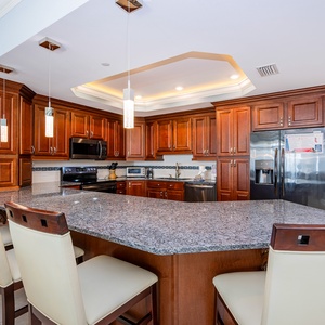 Wake up with morning coffee at the breakfast bar and get ready for a beach day in this stylish space