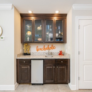 Grab a chilled drink from the fridge or create your favorite cocktail at the wet bar with fun beach decor