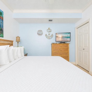 Unwind in this relaxing king guest suite and drift off into a peaceful slumber