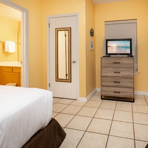 Relax in this cheerful guest room with double beds, a TV, and a bright atmosphere enhanced by sunny yellow walls