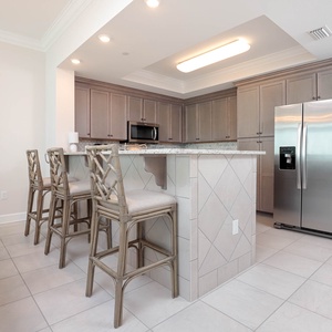 Sip your morning coffee at the breakfast bar and get ready for a beach day in this stylish space