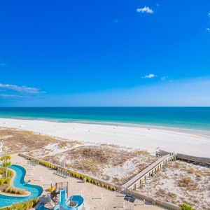 Discover the refreshing pool area with gradual entry, splash pads, inviting lazy rivers and thrilling waterslides