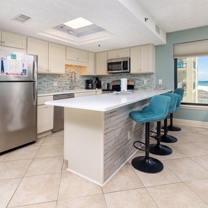 Gather around the kitchen for breakfast or your favorite morning brew and enjoy the stunning views of the coast