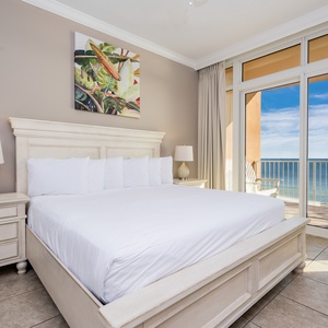 Awaken refreshed in the king master suite, and step out to the balcony for refreshing breezes and picturesque coast views