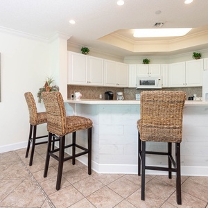 Wake up with morning coffee at the breakfast bar and get ready for a beach day in this stylish space