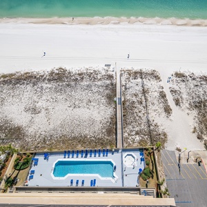 Gulf side pool perfect for relaxing