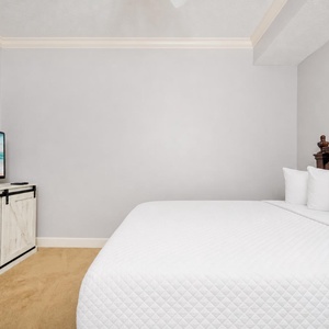 Unwind in comfort on the queen bed in the guest room, and catch up on your favorite shows in this cozy retreat